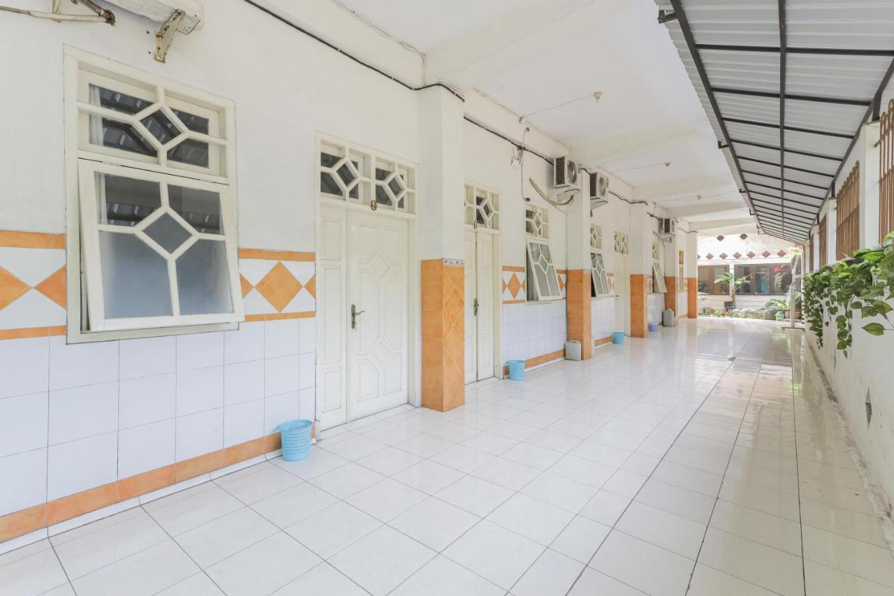 Hotel Reddoorz Syariah At Mojosari Mojokerto Exterior foto